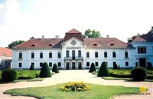 Az Eszterhza-kzponthoz kerl a nagycenki kastly s fertrkosi Pspki palota